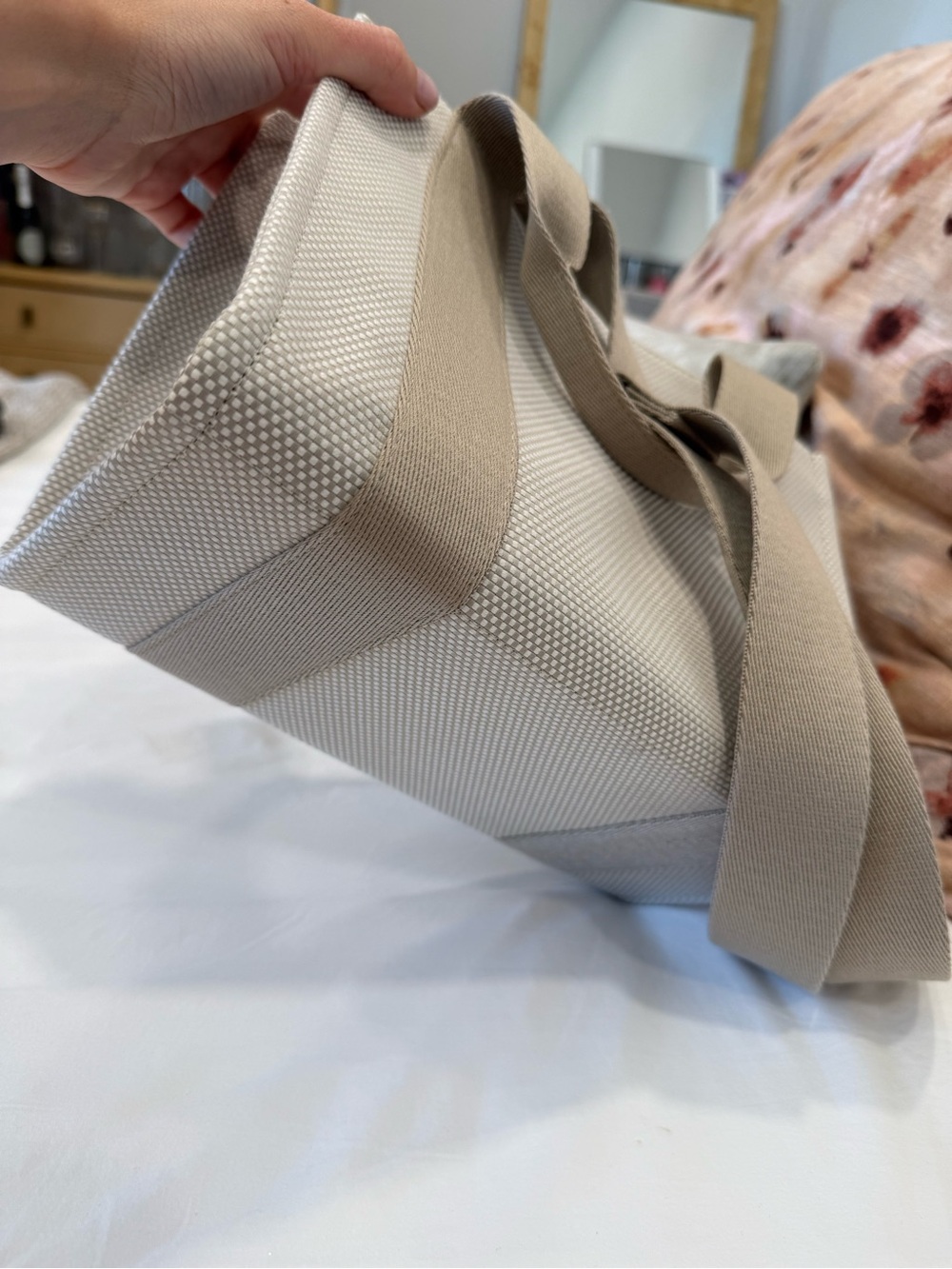 lululemon athletica Beige and Cream Canvas Tote - Picture 4 of 4